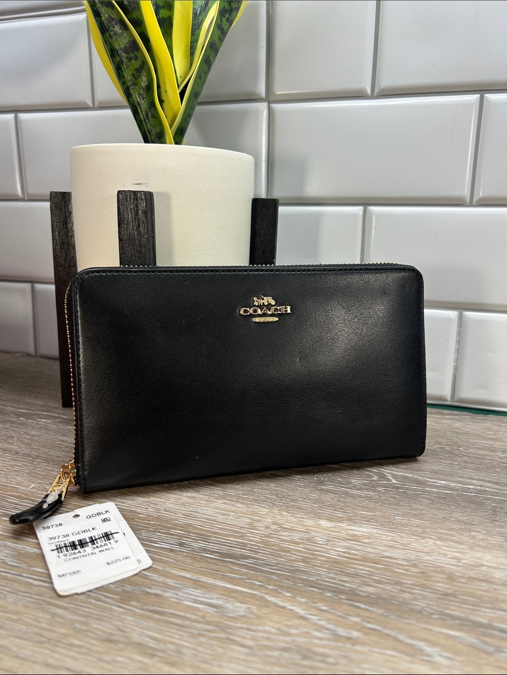 7769 NWT Coach Black Leather Zip-Around Wallet with Gold Hardware 237769